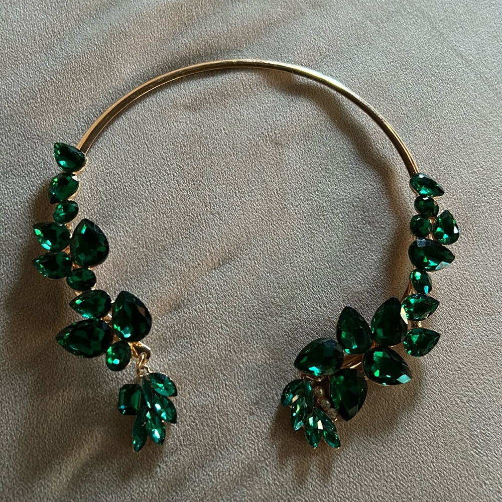 Vintage gold encrusted emerald jewel choker.